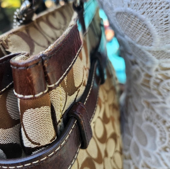 Fall Coach Bag! Beautiful Coach Monogram Shoulder bag in EUC - Picture 7 of 9